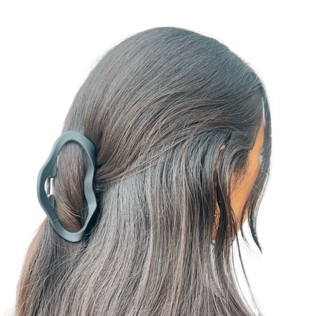 Black Wave Hair Claw