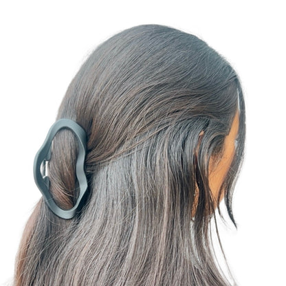 Black Wave Hair Claw