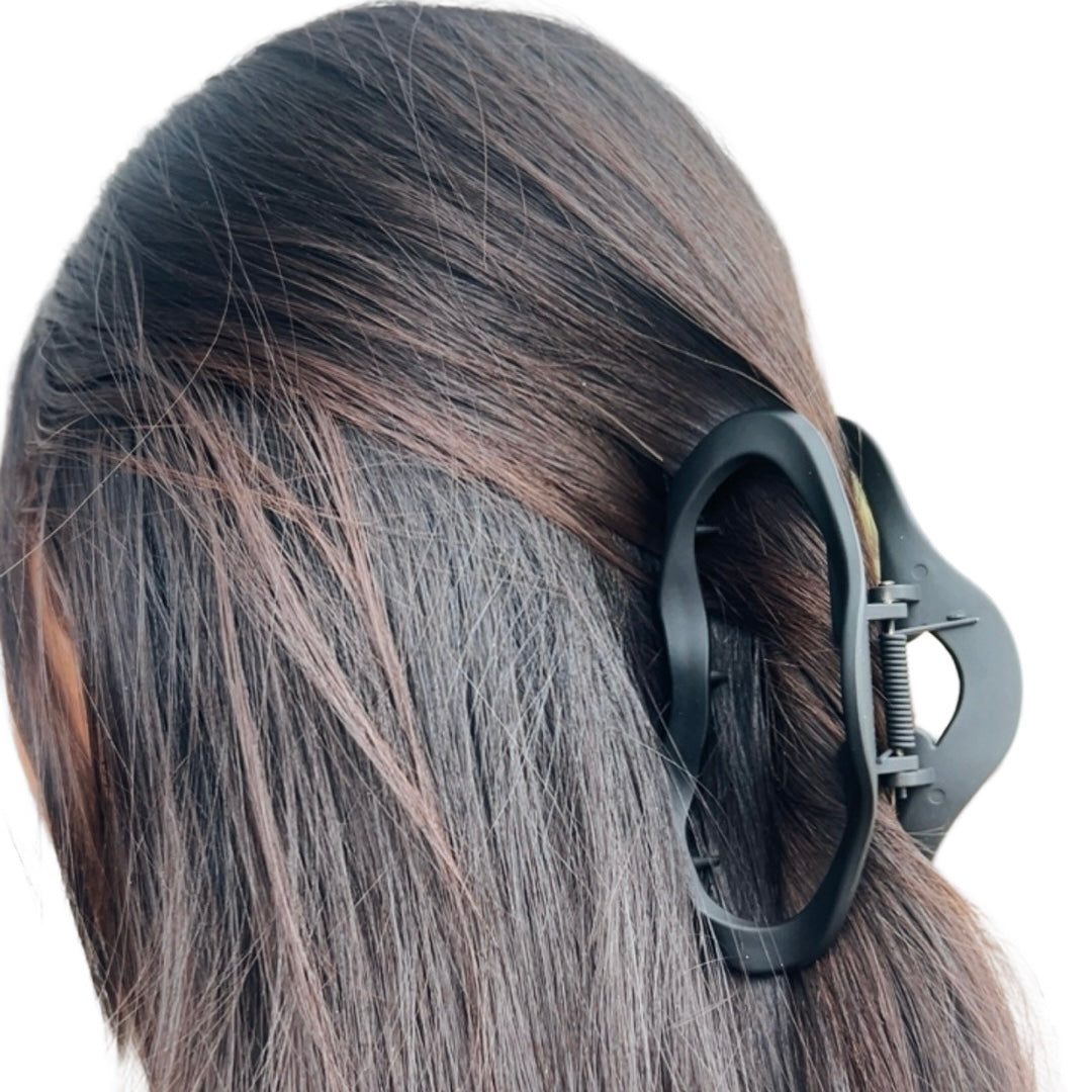 Black Wave Hair Claw